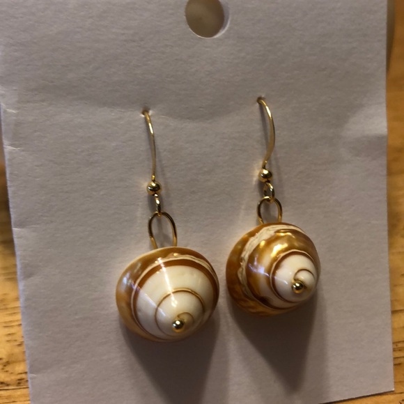 Handmade ❤️ Shell Earrings - Picture 2 of 3
